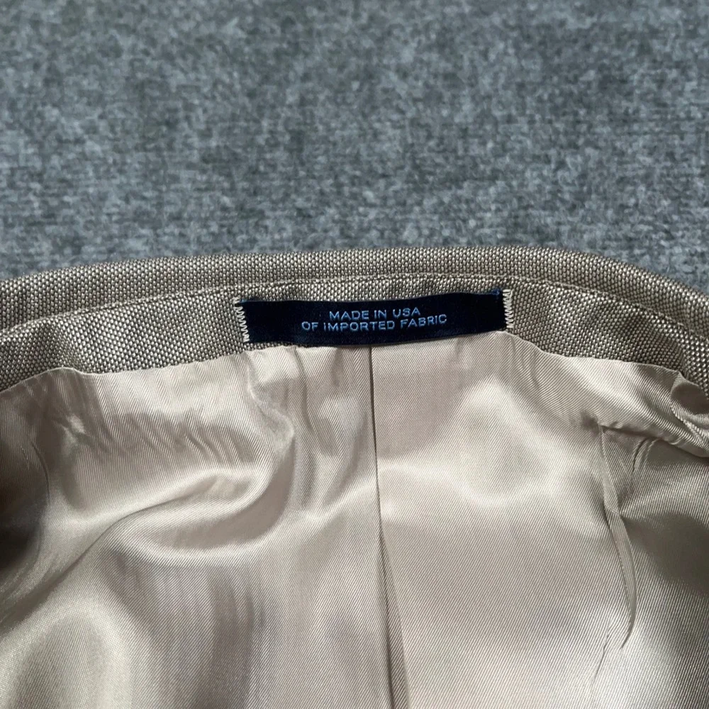 Joseph Abboud details excellent